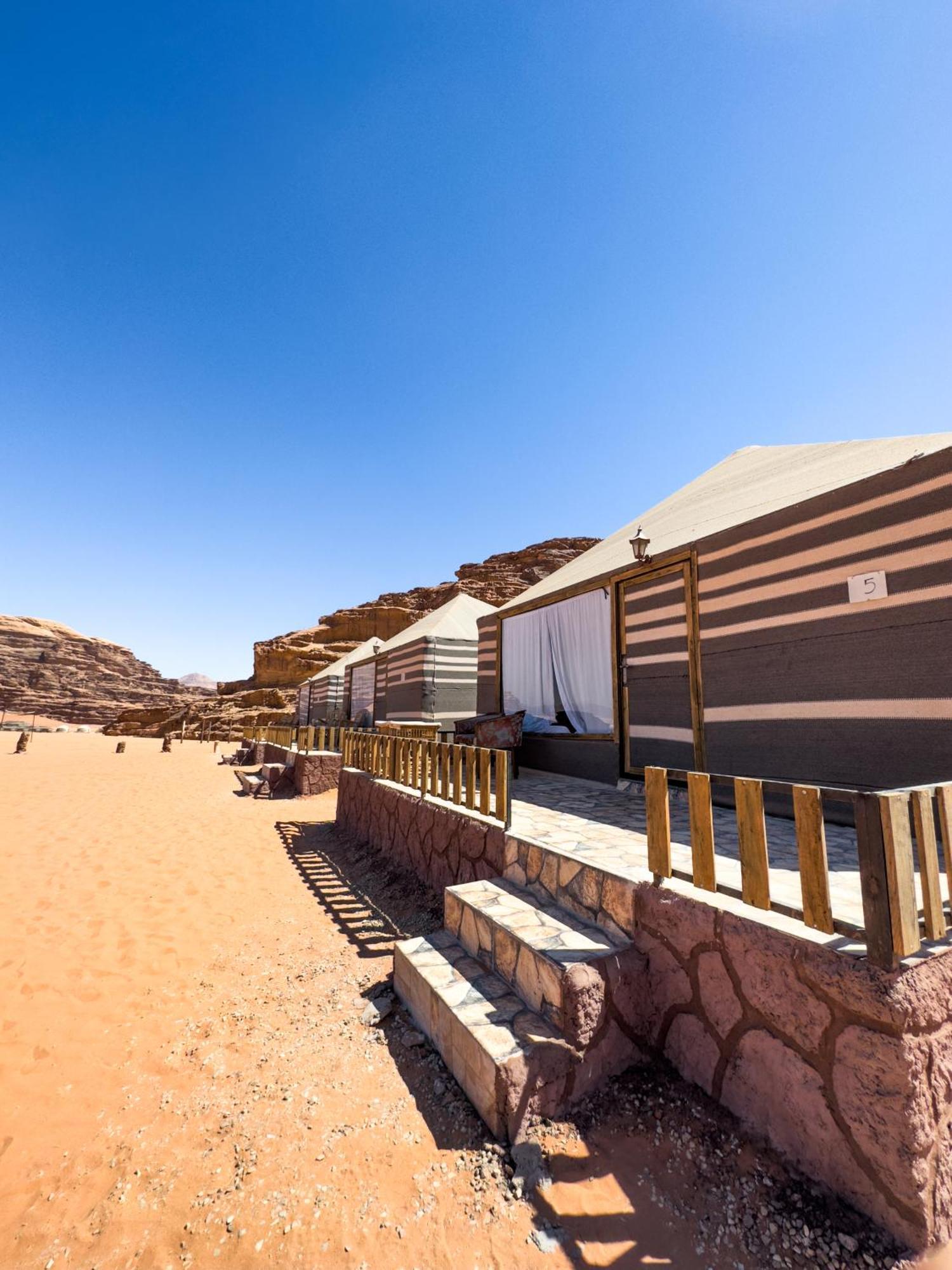 Rum Crown Wadi Rum Buitenkant foto