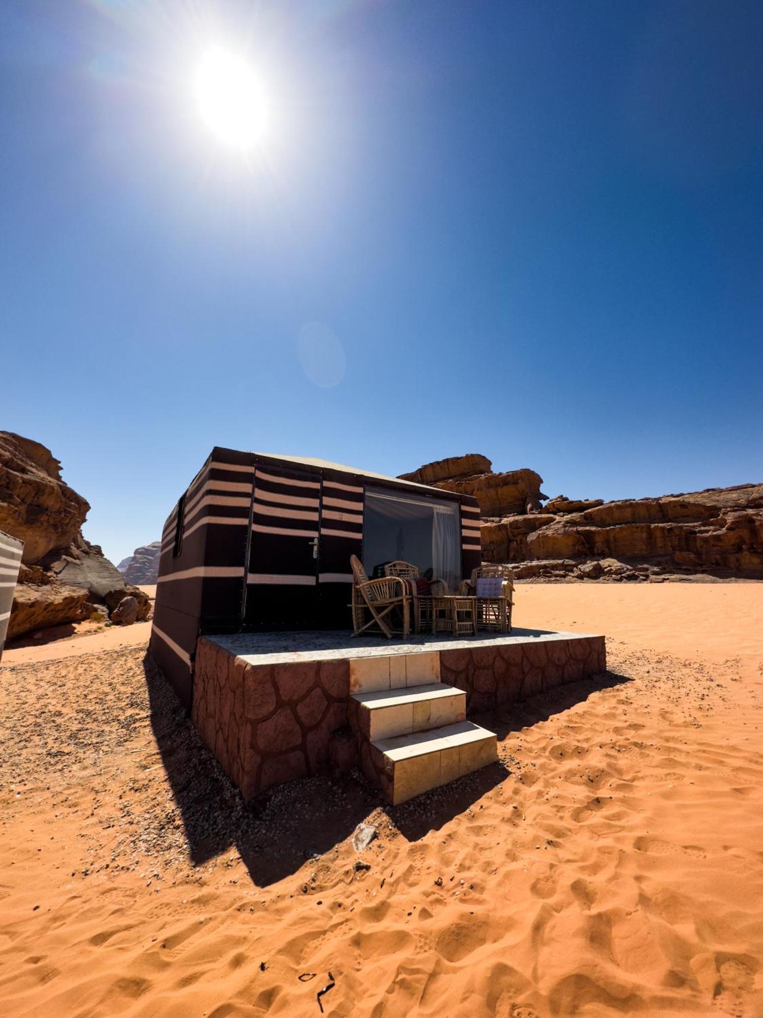 Rum Crown Wadi Rum Buitenkant foto